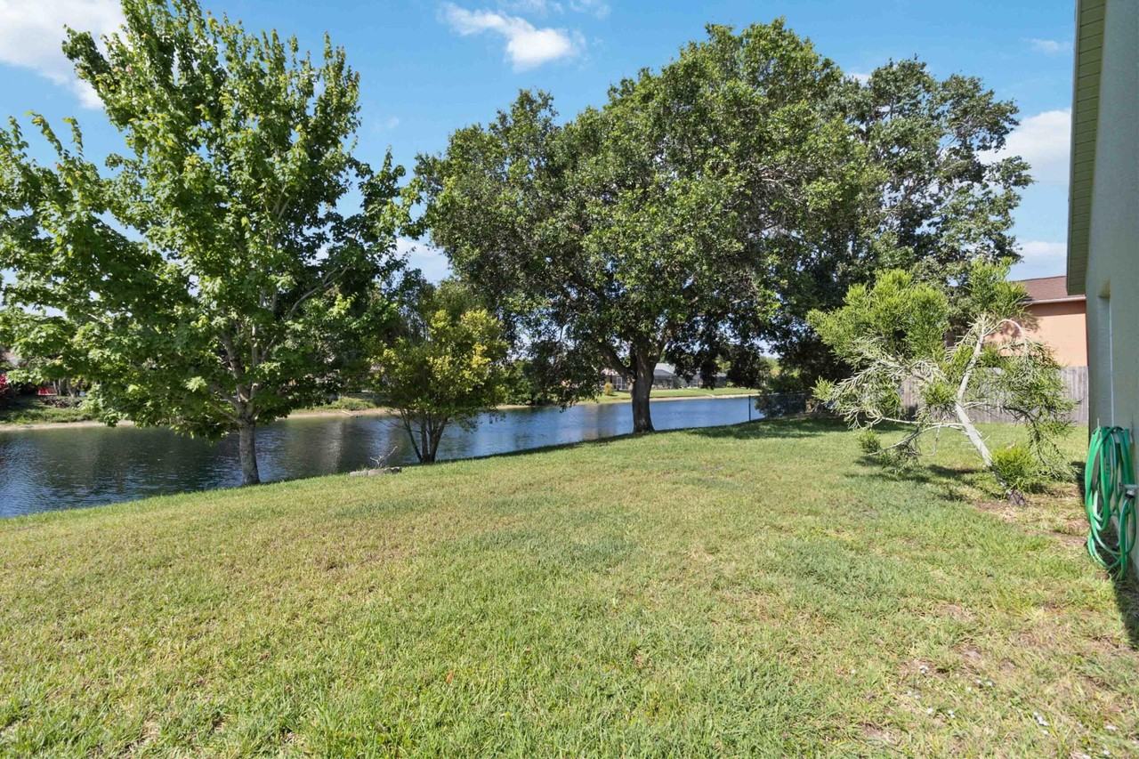 1007 Jacaranda Cir - Photo 2 of 27