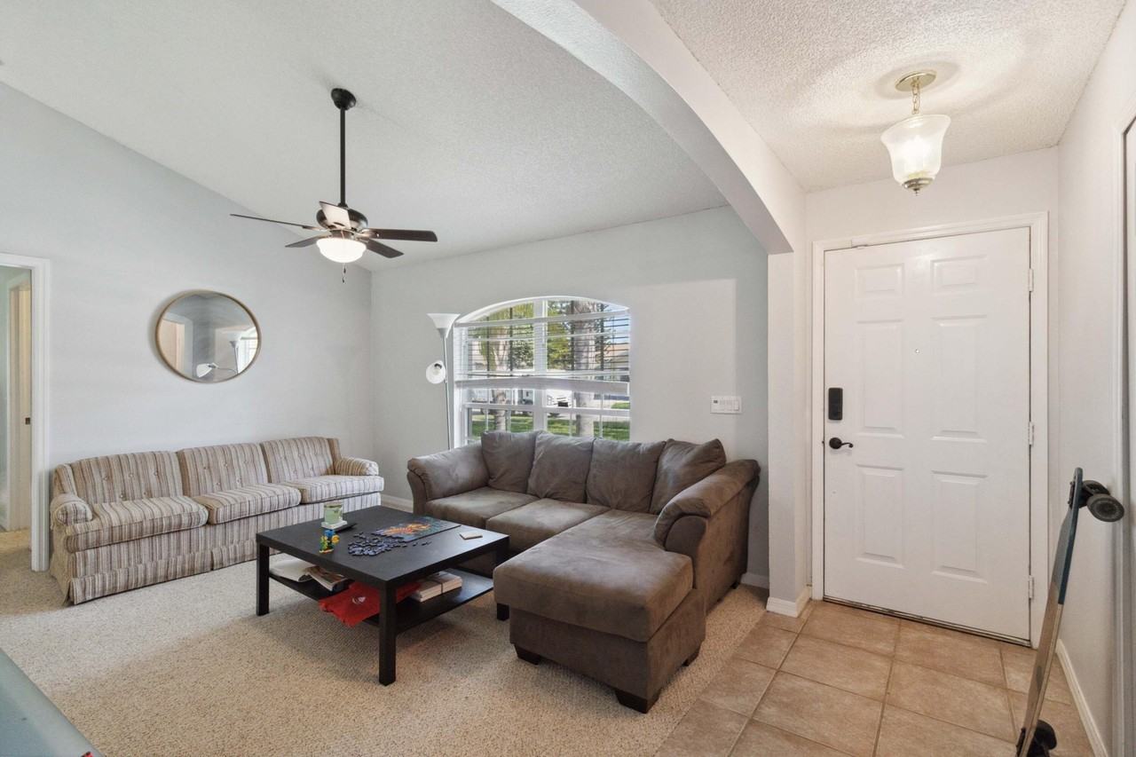 1007 Jacaranda Cir - Photo 4 of 27