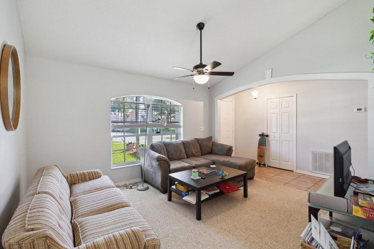 1007 Jacaranda Cir - Photo 5 of 27