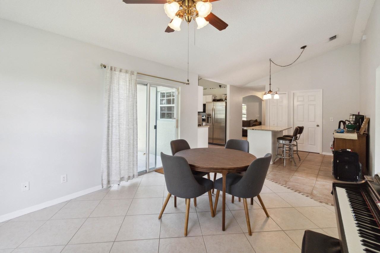 1007 Jacaranda Cir - Photo 7 of 27