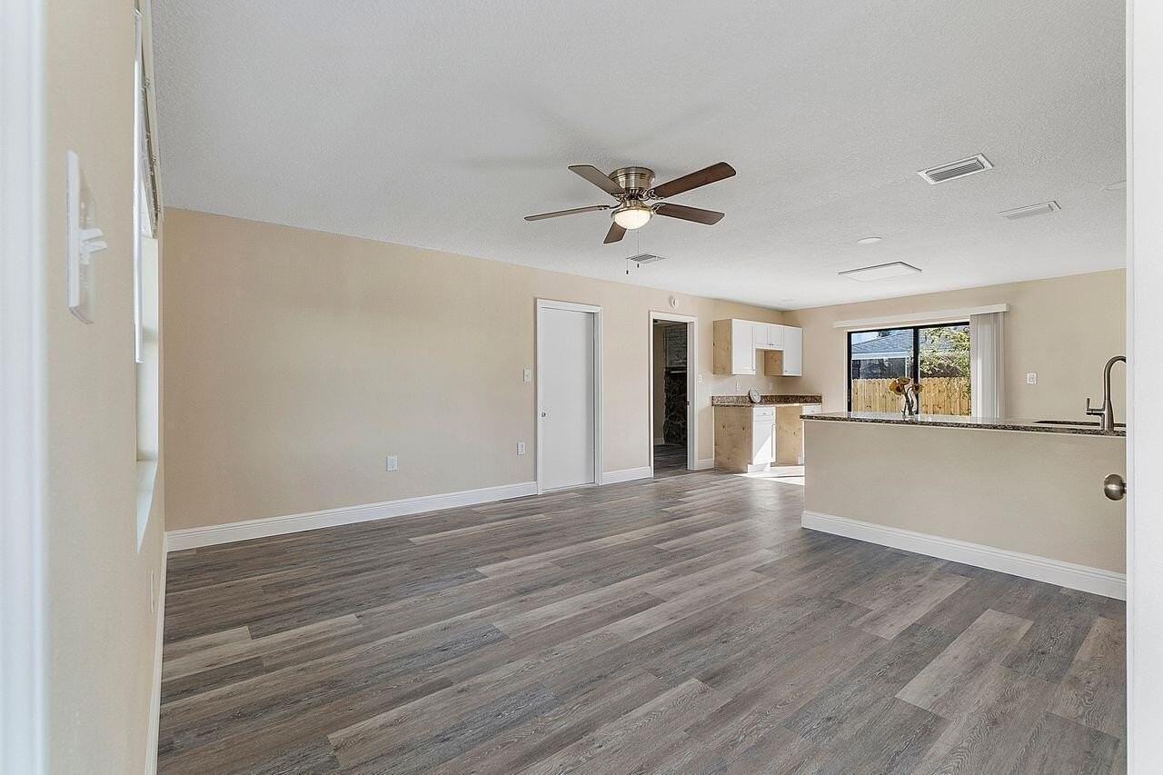 140 South Marjorie Court - Photo 3 of 17