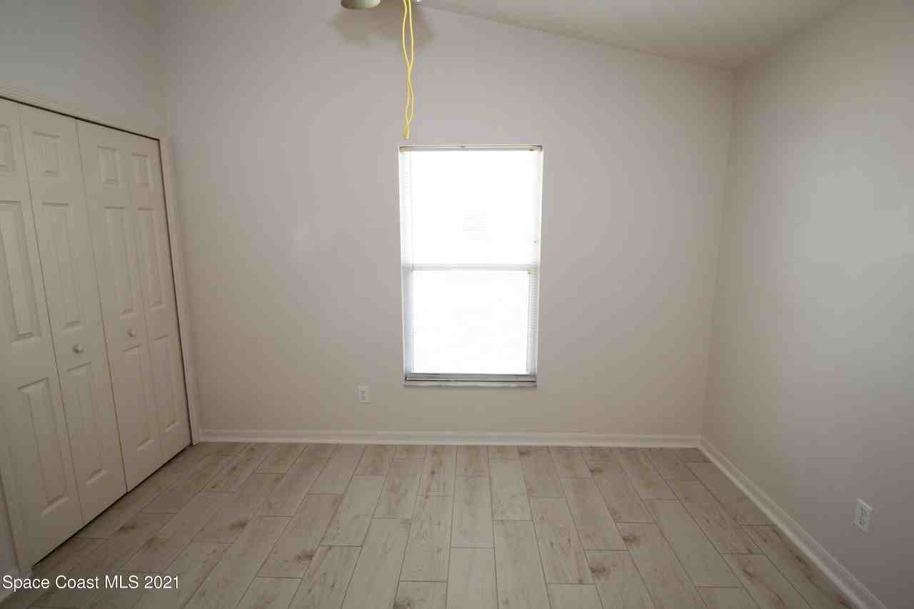 1905 Myrtle Ct Ne - Photo 5 of 13