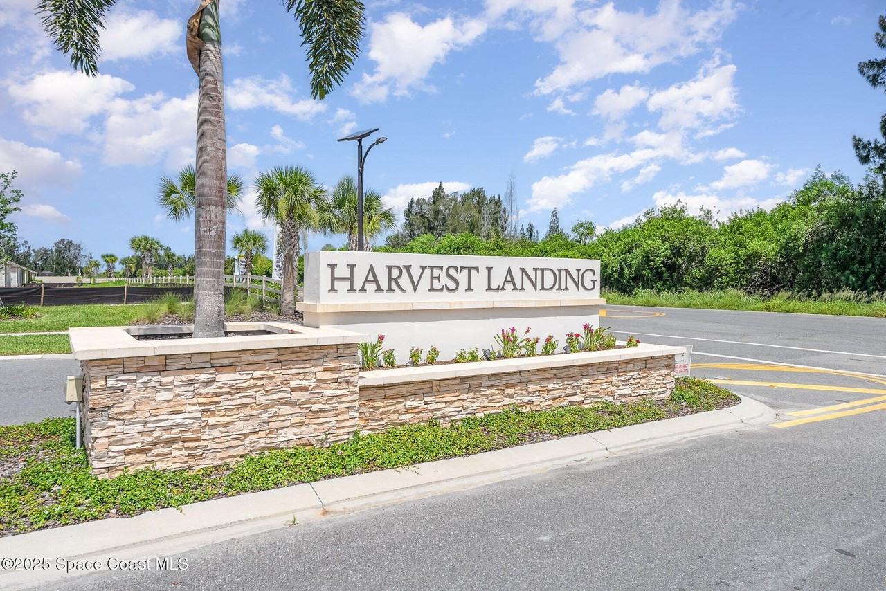 1378 Casey Ave - Photo 2 of 23