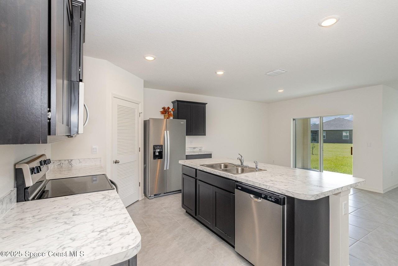 1378 Casey Ave - Photo 5 of 23