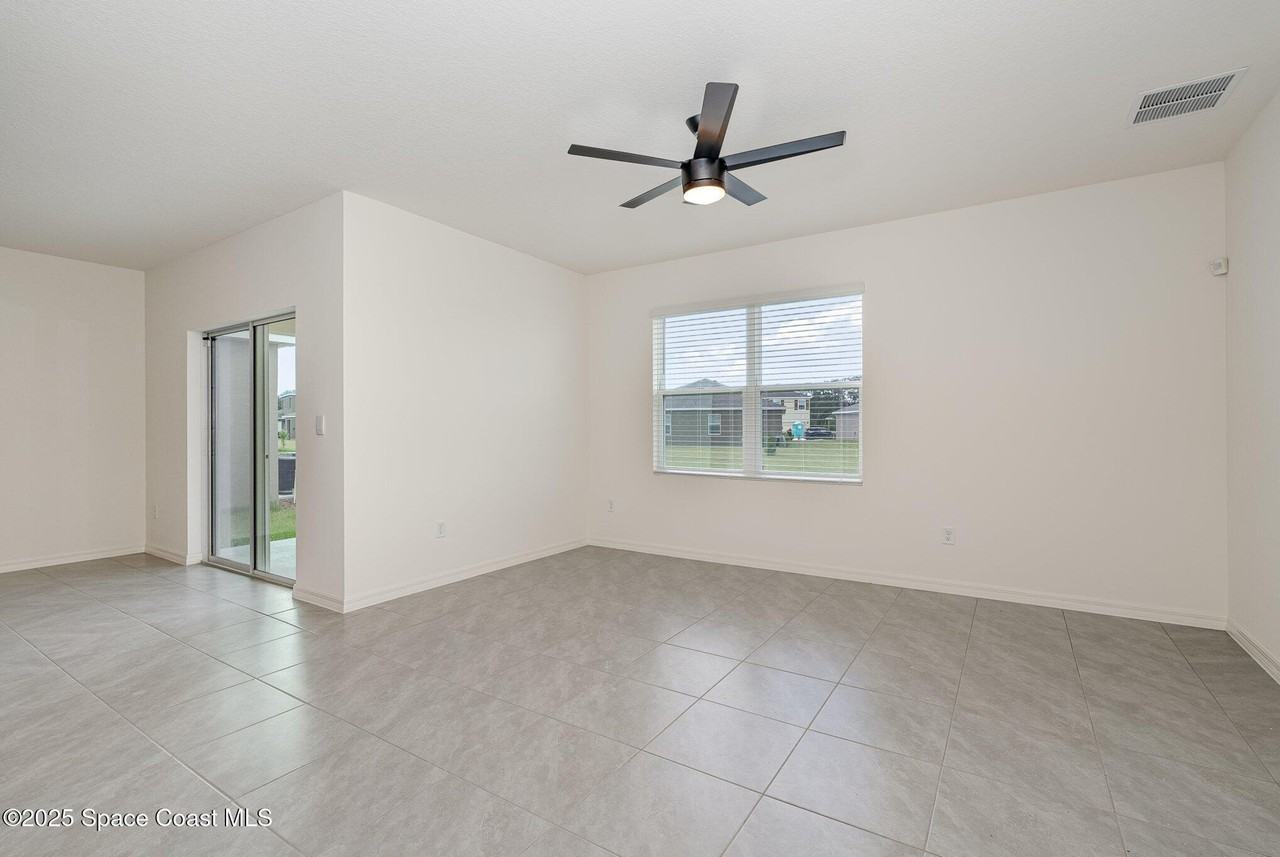 1378 Casey Ave - Photo 7 of 23