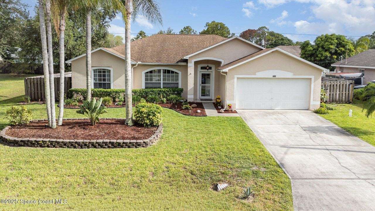 1510 Gardenton St Nw - Photo 5 of 30