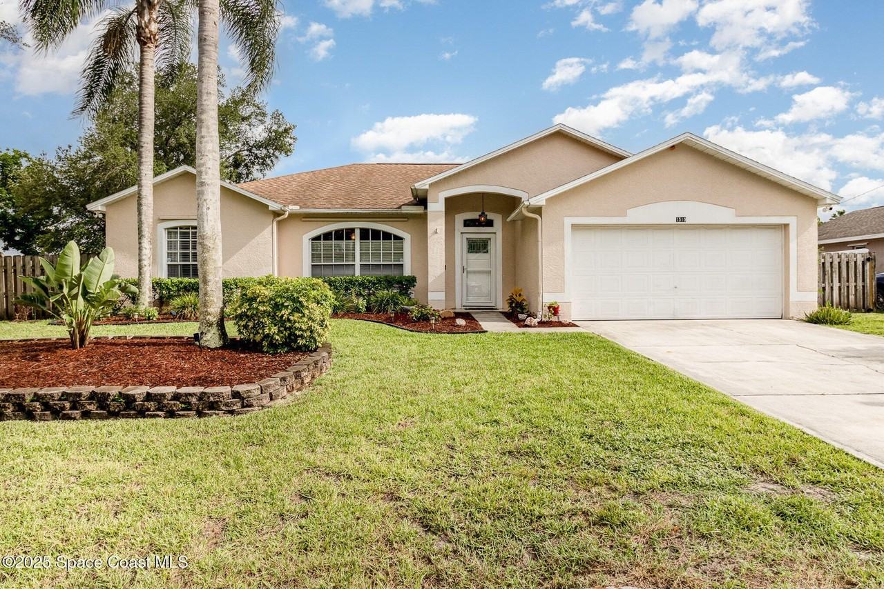 1510 Gardenton St Nw - Photo 6 of 30