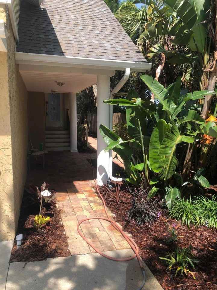 1405 S Riverside Dr - Photo 3 of 32