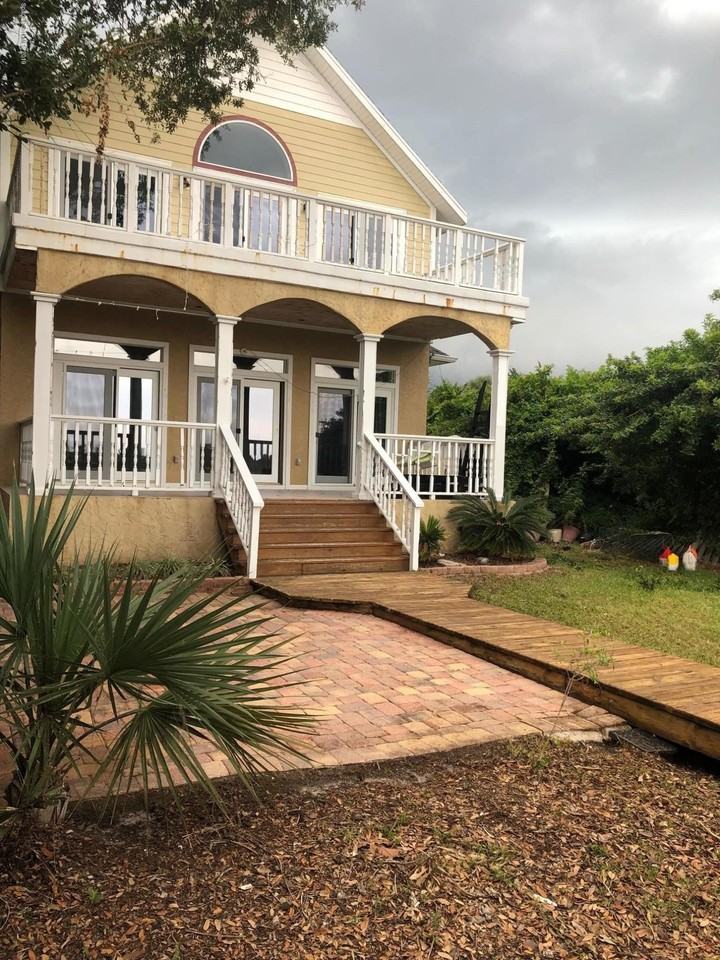 1405 S Riverside Dr - Photo 5 of 32