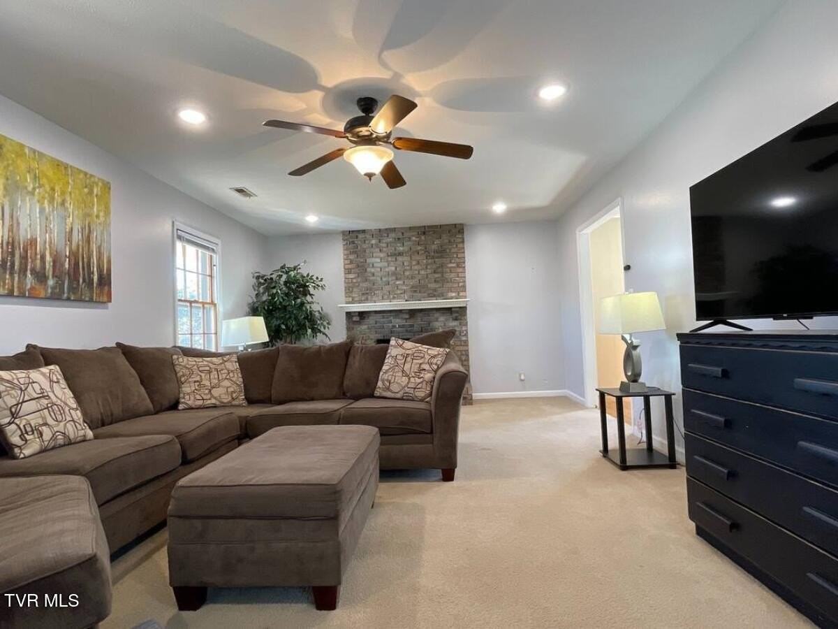 531 Bancroft Chapel Rd - Photo 3 of 25
