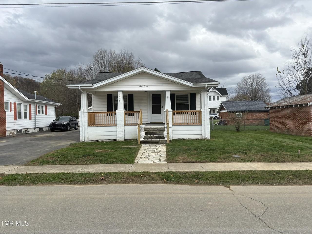 806 E B St - Photo 2 of 23