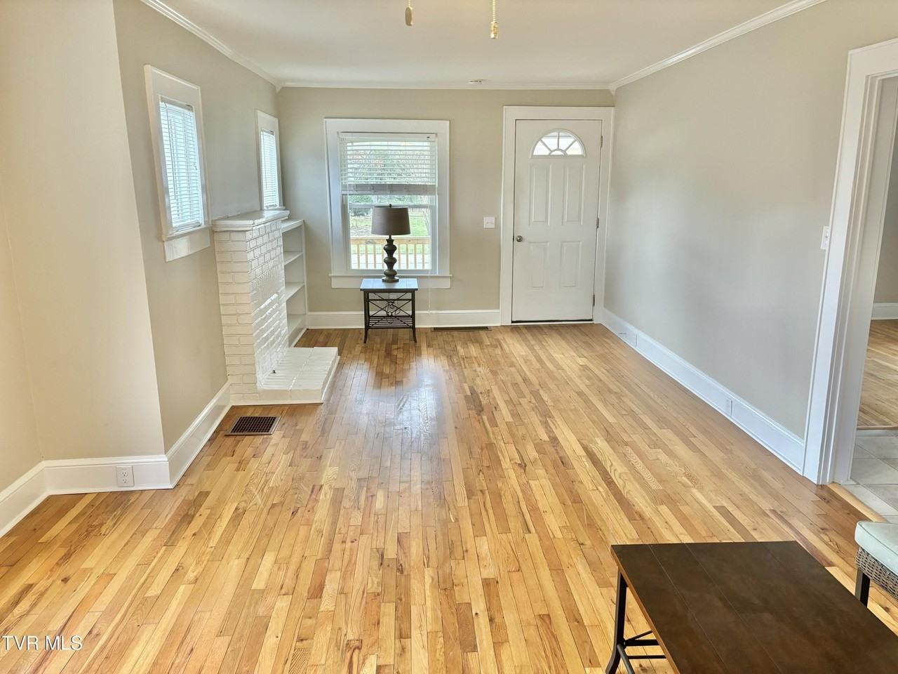 806 E B St - Photo 6 of 23