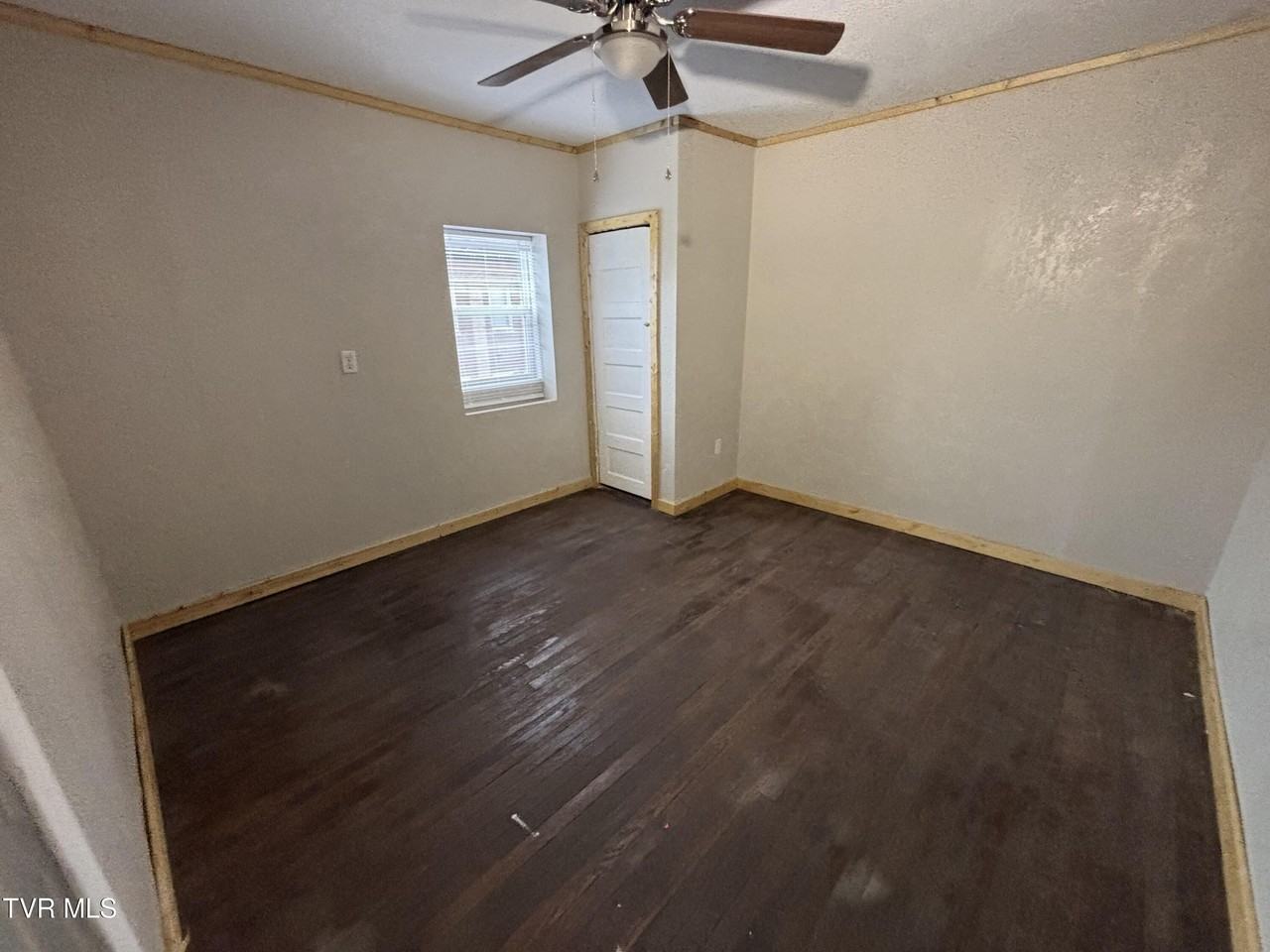 106 High Avenue Northeast - Photo 4 of 20