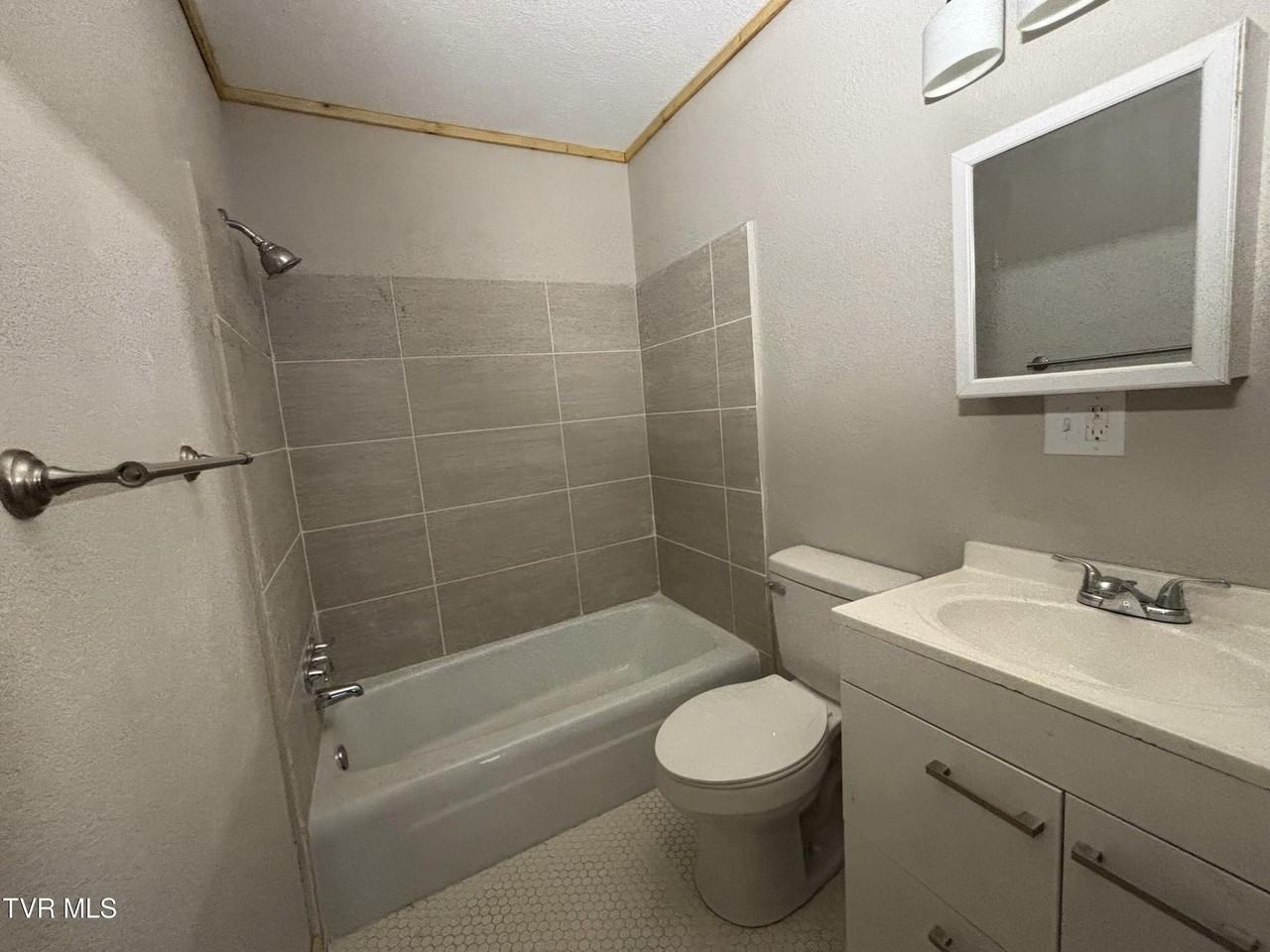 106 High Avenue Northeast - Photo 5 of 20