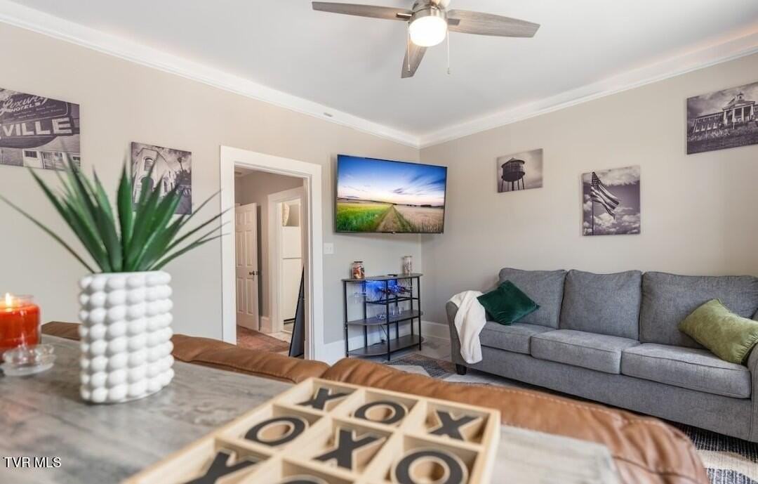 313 South Cutler Street - Photo 4 of 20