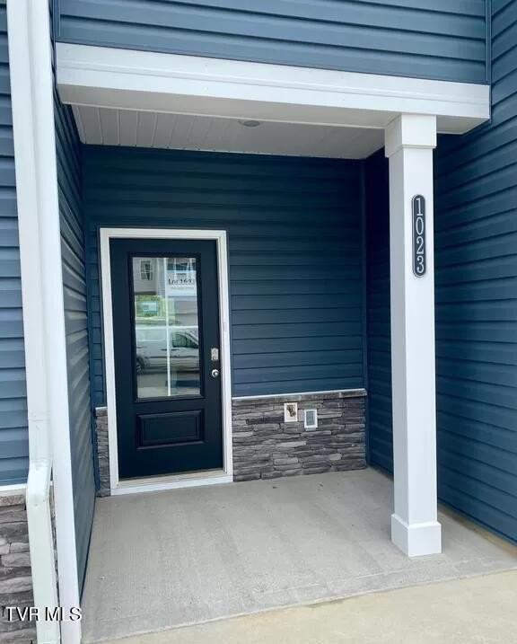 1025 Saylors Pl - Photo 2 of 24