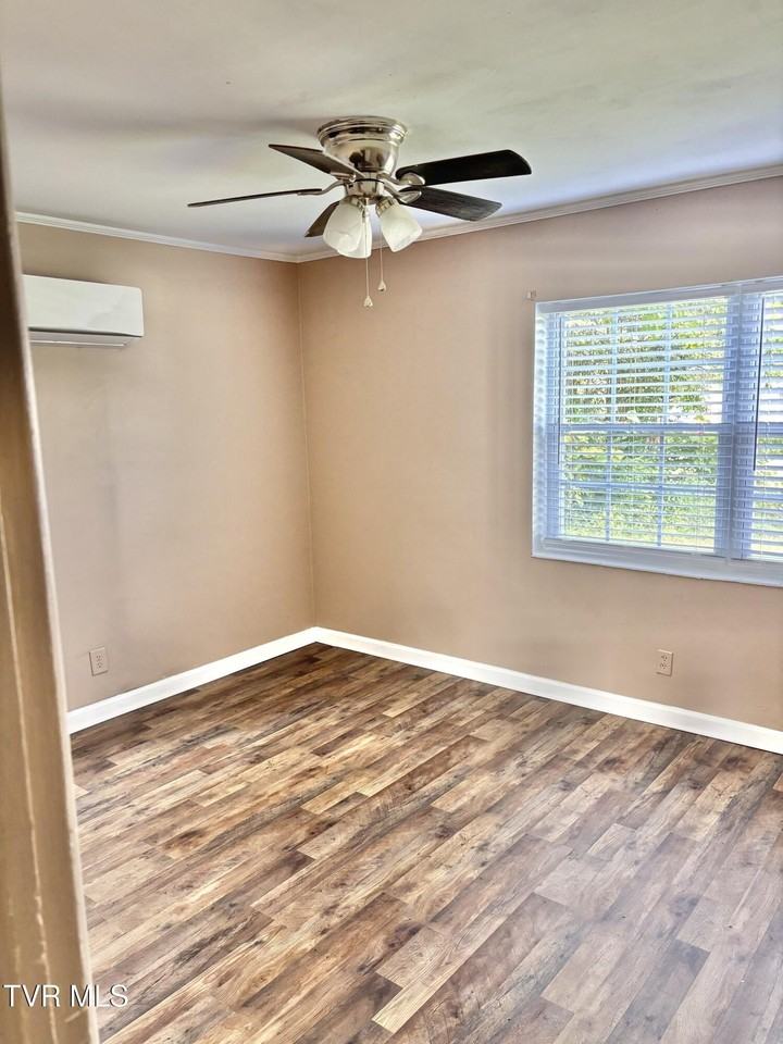 1504 E Holston Ave - Photo 4 of 8