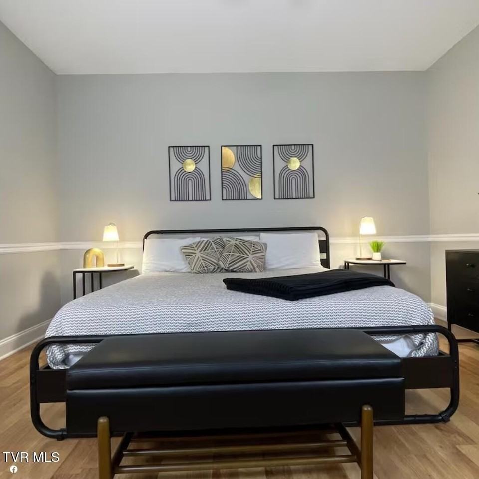 169 E Grand Ave #401 - Photo 5 of 18