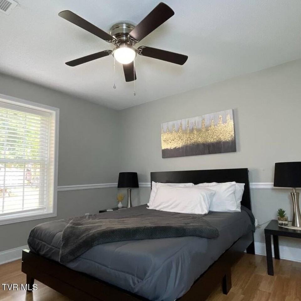 169 E Grand Ave #401 - Photo 6 of 18
