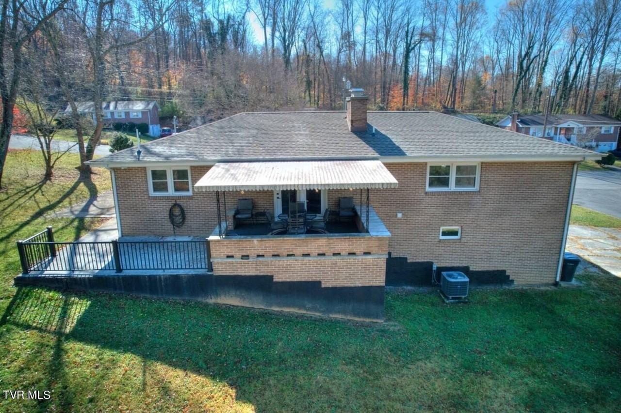 201 Springdale Rd - Photo 4 of 41