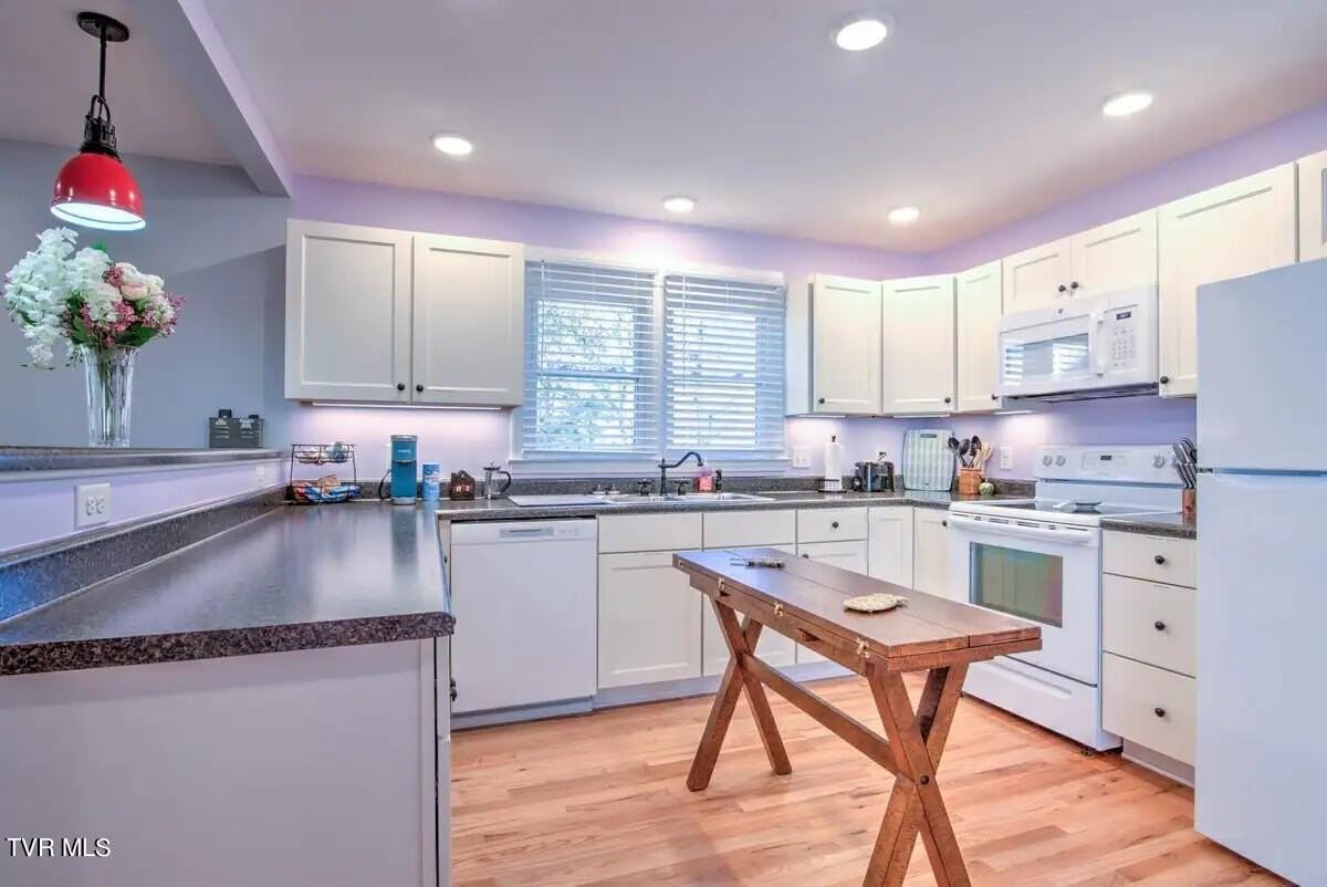 201 Springdale Rd - Photo 5 of 41