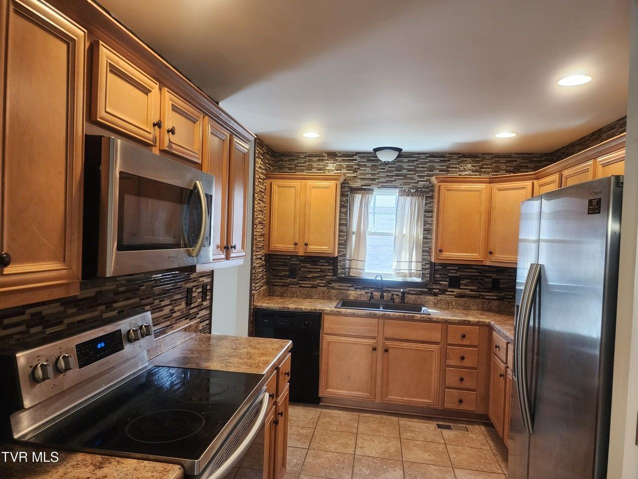 2233 Sherwood Rd - Photo 2 of 5