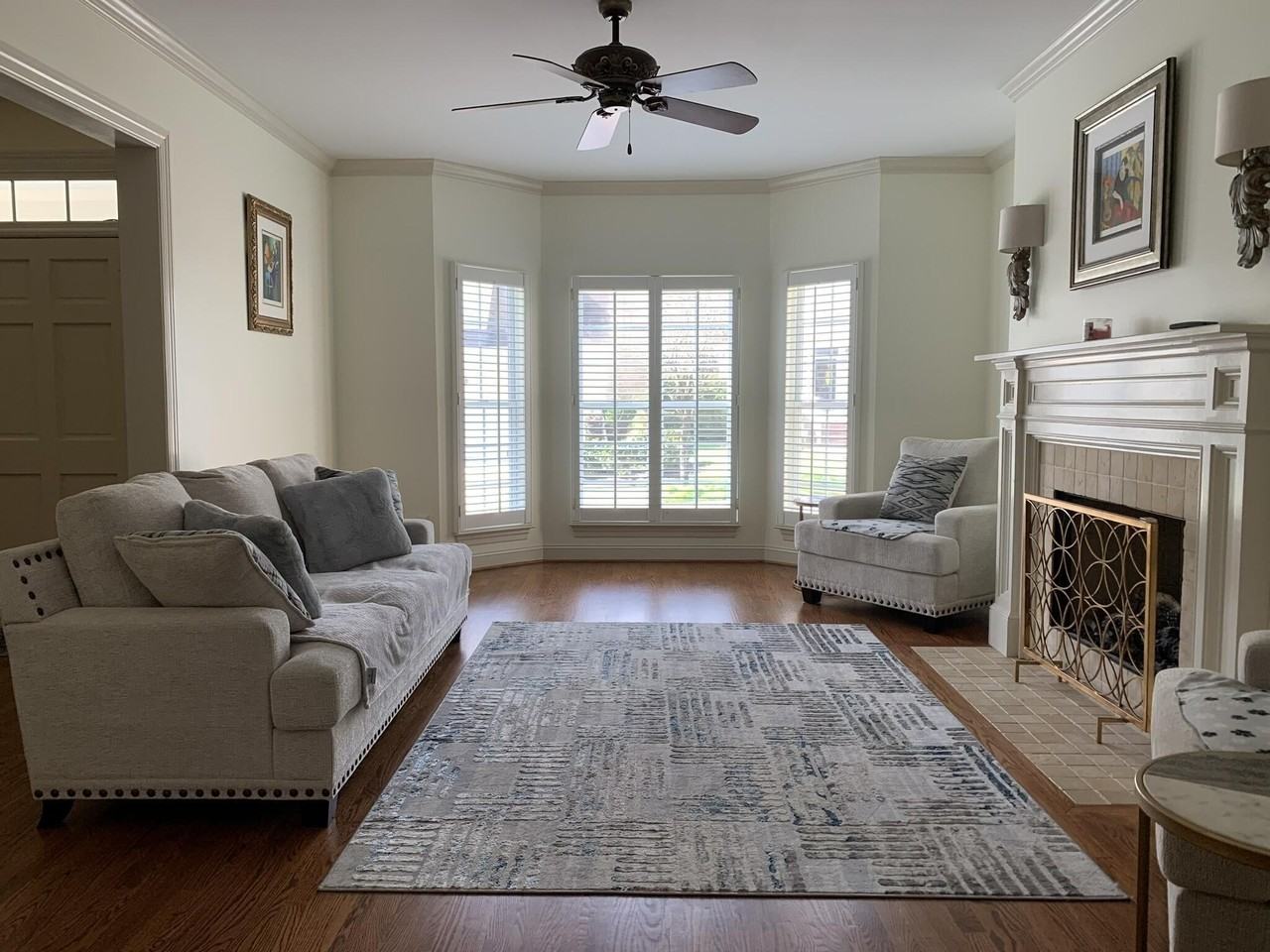 5803 Courtyard Cir - Photo 3 of 33