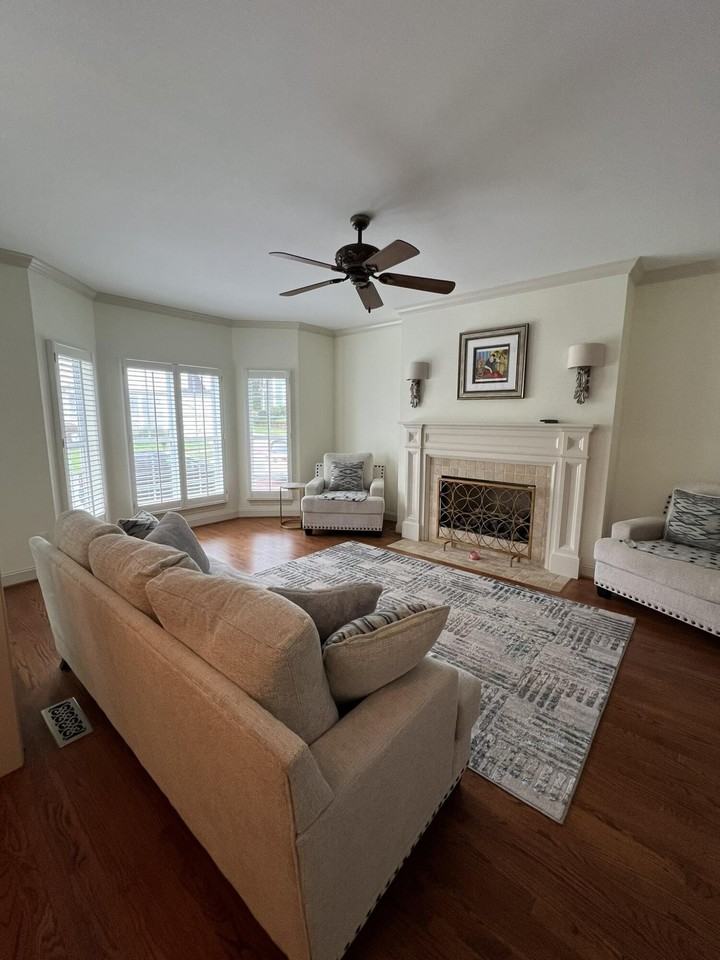 5803 Courtyard Cir - Photo 4 of 33