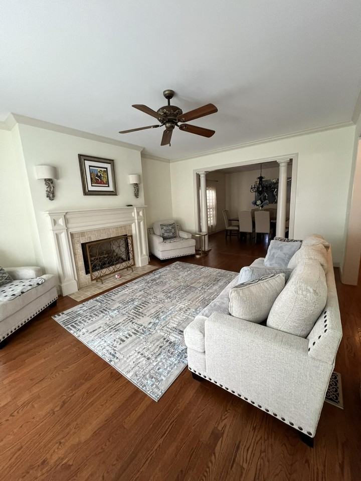 5803 Courtyard Cir - Photo 5 of 33