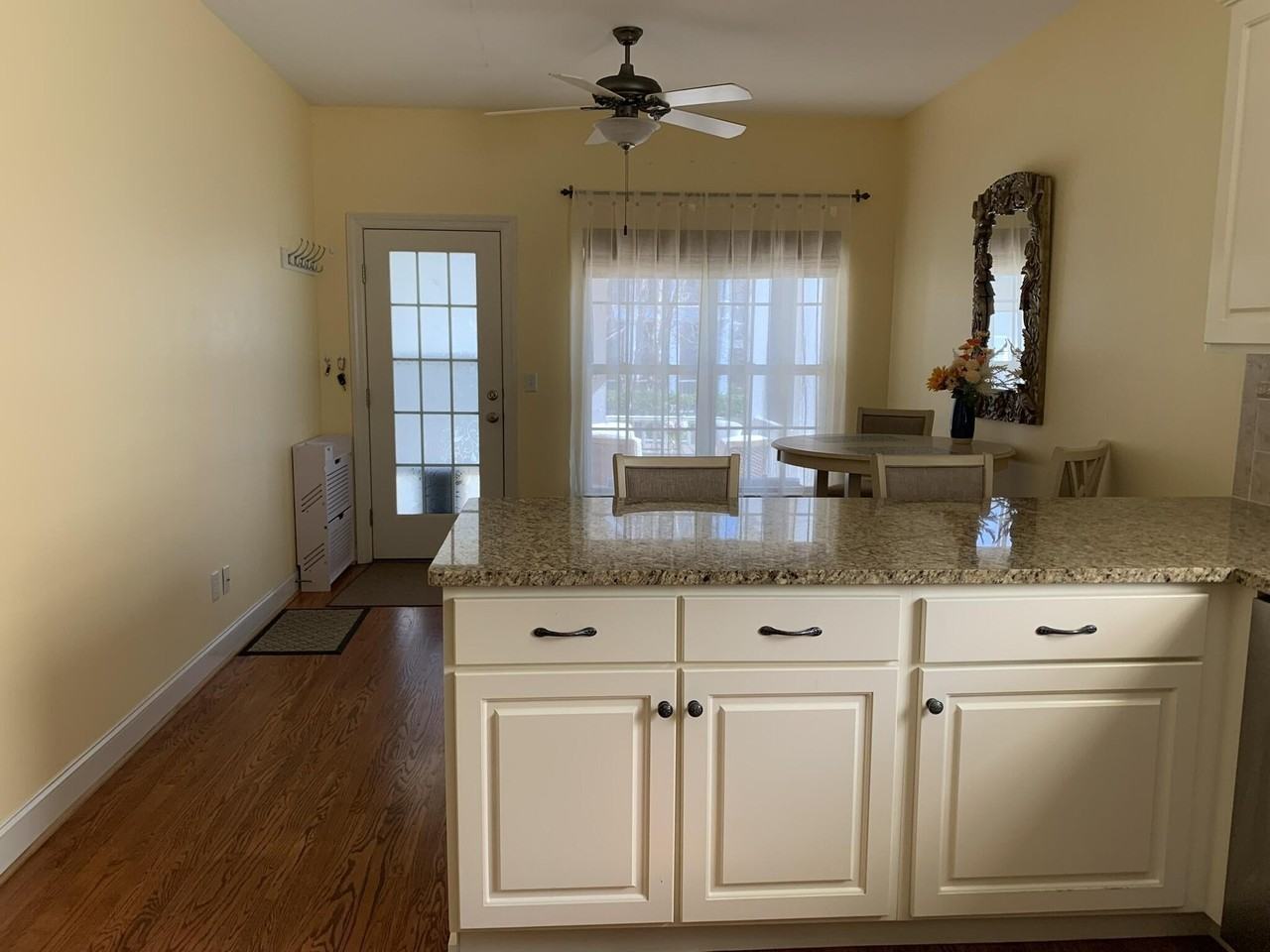 5803 Courtyard Cir - Photo 7 of 33