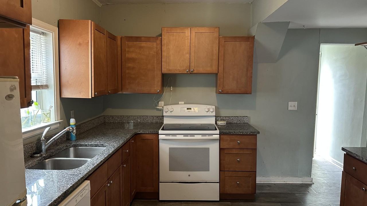 515 E Main St - Photo 2 of 7