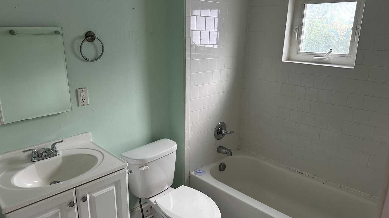 515 E Main St - Photo 6 of 7