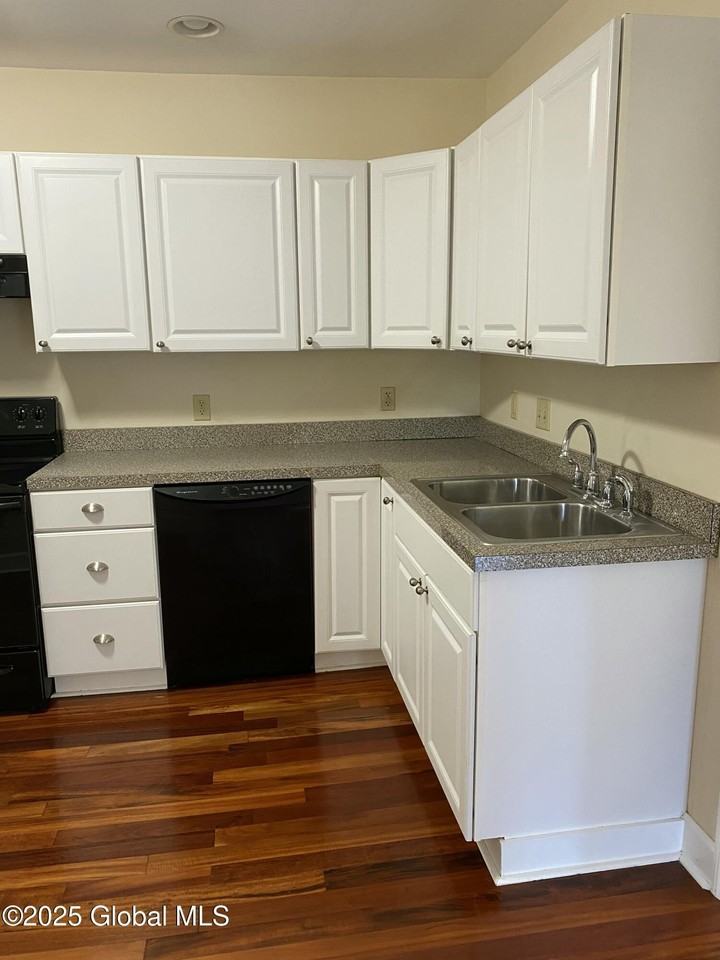 403 Lake Ave Unit 2 #2 - Photo 7 of 12