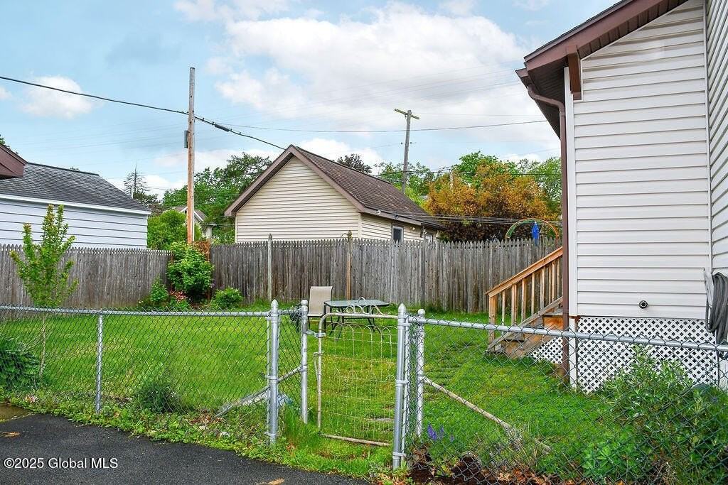 53 Menands Rd - Photo 4 of 29