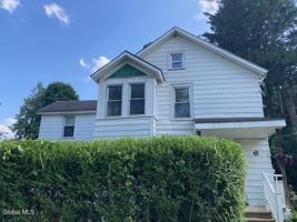 featured image of 6 Pearl St