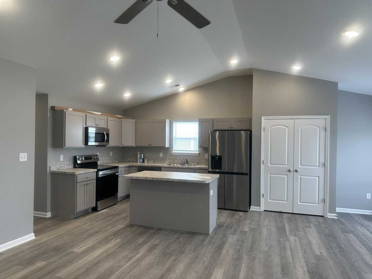 8092 Driftwood Loop - Photo 2 of 15