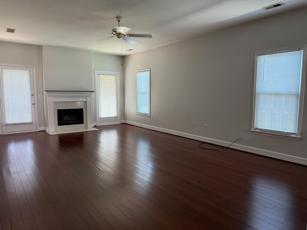 1535 Hogan Dr - Photo 5 of 33