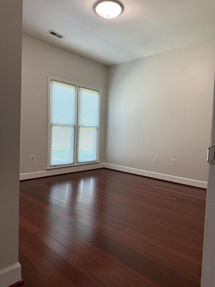 1535 Hogan Dr - Photo 7 of 33