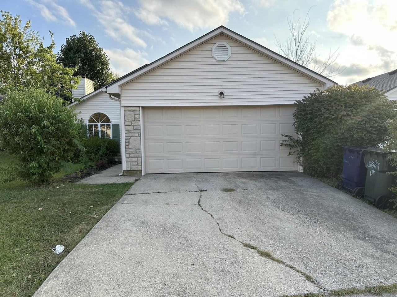 2604 Woodhill Dr - Photo 2 of 9