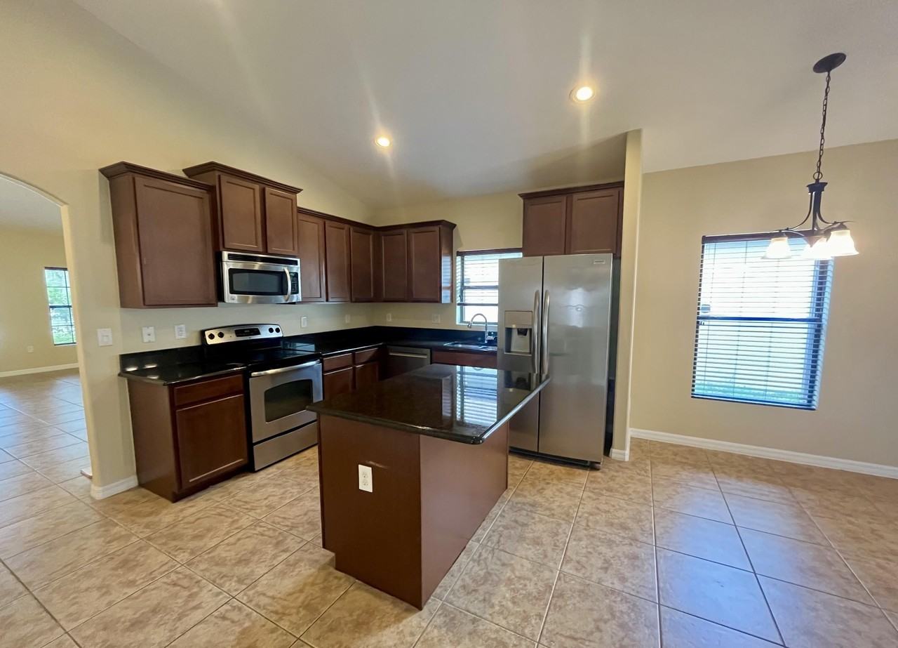 690 Parnell Ave - Photo 4 of 11