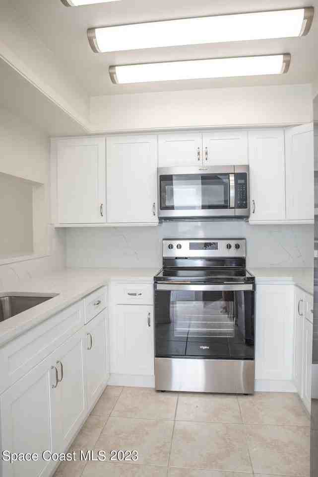 441 Hawthorne Ct - Photo 4 of 20