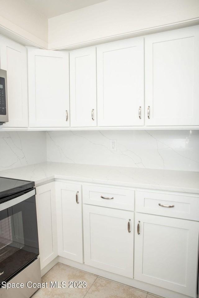 441 Hawthorne Ct - Photo 6 of 20