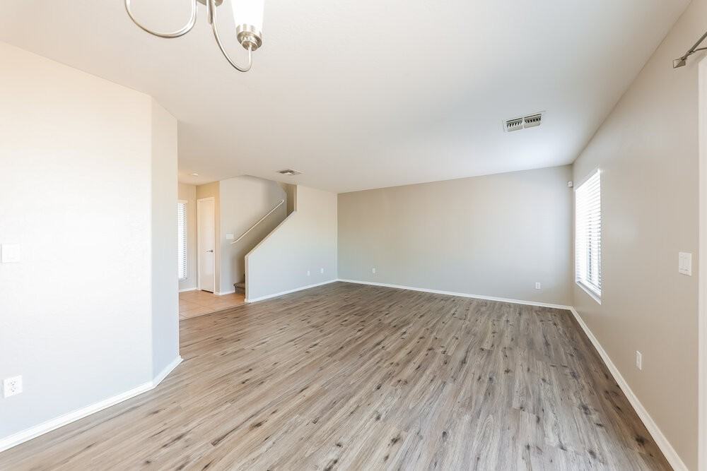 12430 W Valentine Ave - Photo 5 of 17