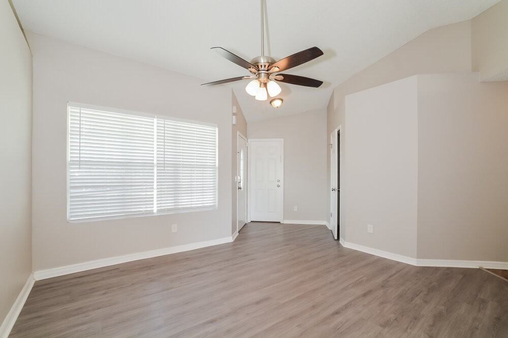 10412 Glassborough Dr - Photo 5 of 16