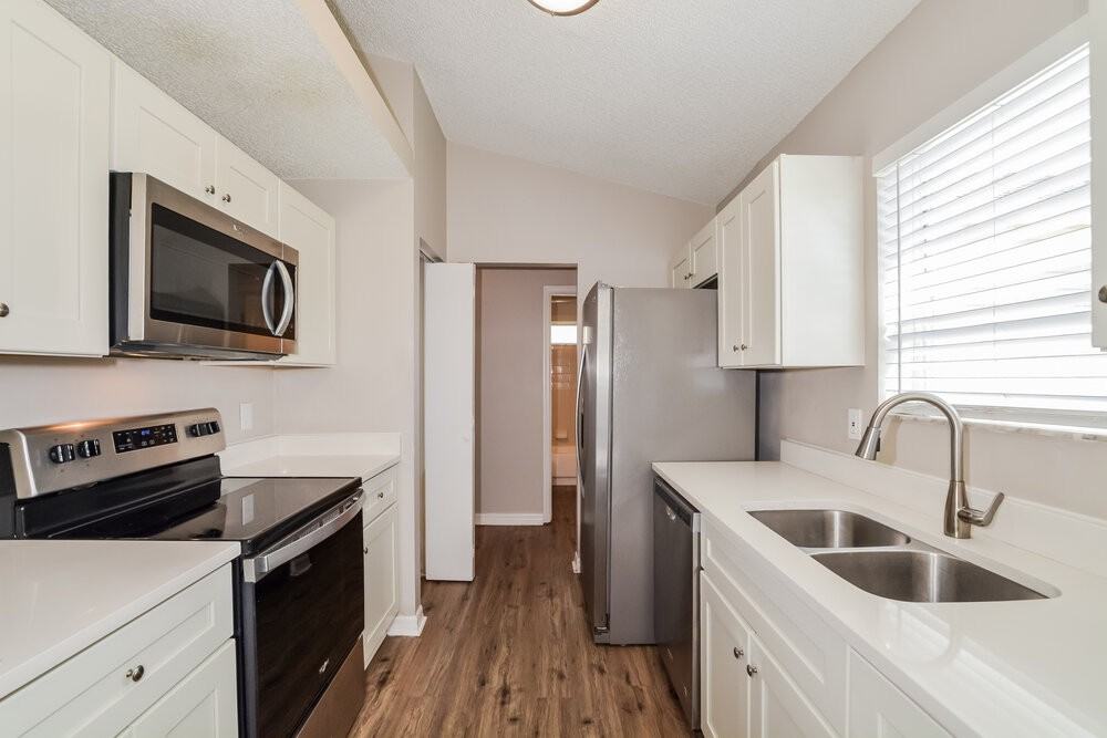 10412 Glassborough Dr - Photo 6 of 16