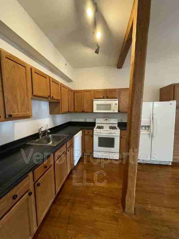 1 S Park St #1A - Photo 2 of 12