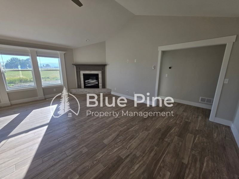 4589 Blackstone Dr - Photo 3 of 28