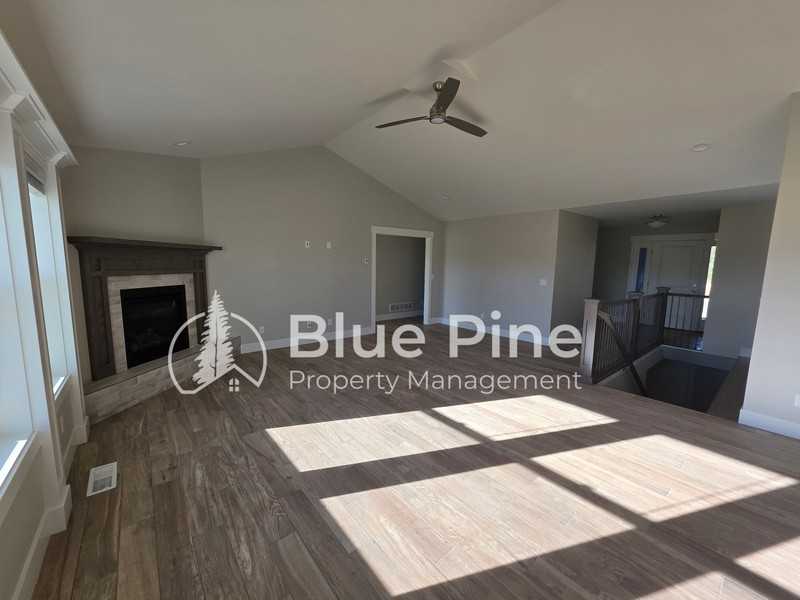 4589 Blackstone Dr - Photo 5 of 28