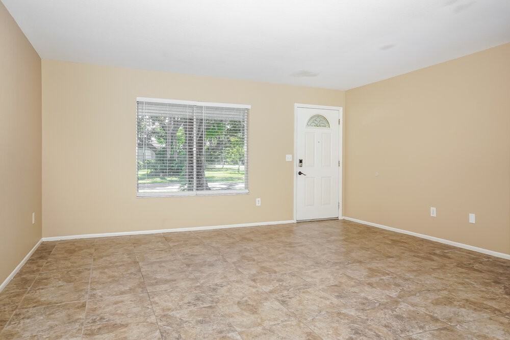 4785 Payne St - Photo 3 of 16