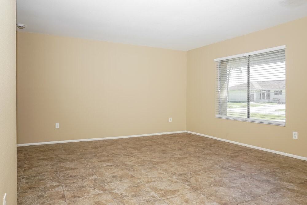 4785 Payne St - Photo 4 of 16
